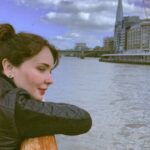 Adriana Louvier Instagram - Londres tantos años sin verte. Que belleza redescubrirte. Edificios victorianos,coven garden,tus cervezas deliciosas, los pubs, trafalgar square,la mezcla increíble de culturas que sólo tú. El mejor viaje amor. @gutosalas