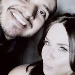 Adriana Louvier Instagram - Mi amigo de tantos años, con el que pasé tantas horas de trabajo, de risas, de pláticas, que estuvo en los momentos más importantes de mi vida,se fue hoy a otro plano. Te recordaré siempre como el apasionado que eras, tú talento y tu lealtad. Cuanta tristeza sentimos todos los que te queríamos LULE. *la foto de atrás fue la primera en la que trabajamos juntos hace 17 años. Gracias amigo mío por todo. 🤍