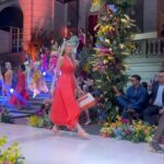 Adriana Louvier Instagram - “No acabarán mis flores” fashion show de @guessmexico presentando su increíble colección primavera 2024 / #LoveGuess #Marcianomoment #Guess 🌼
