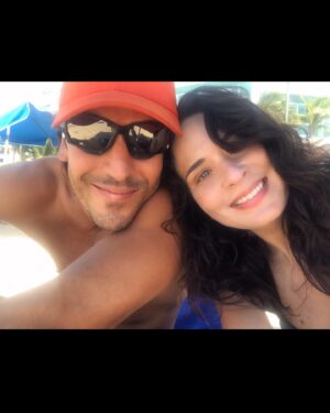 Adriana Louvier Instagram - Hoy cumple años mi amor. Porque este año, esté lleno de lo bueno, de alegrías, viajes y un montón de metas por cumplir. Mucho amor y paz mi lindo. Felíz cumpleaños para ti amor. Te amo 🤍@gutosalas