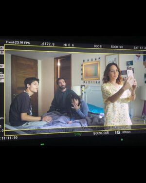 Adriana Louvier Instagram - -Fernanda 
-Fernanda y Pedrito. 
-Fernanda y familia. 
🎬 Gracias por vernos. 
@netflixlat