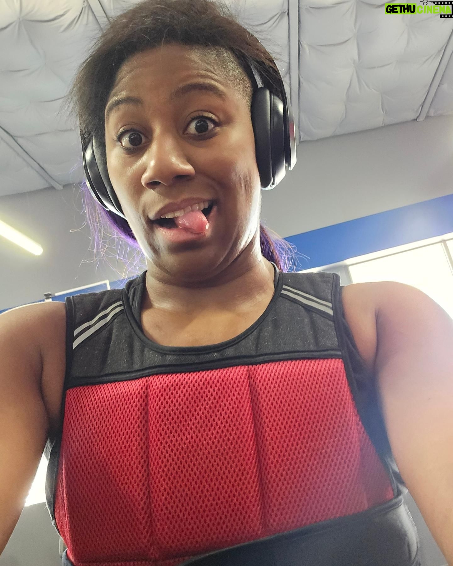 Adrienne Reese Instagram - Been super frustrated so taking it out on the gym with weighted vest leg day!