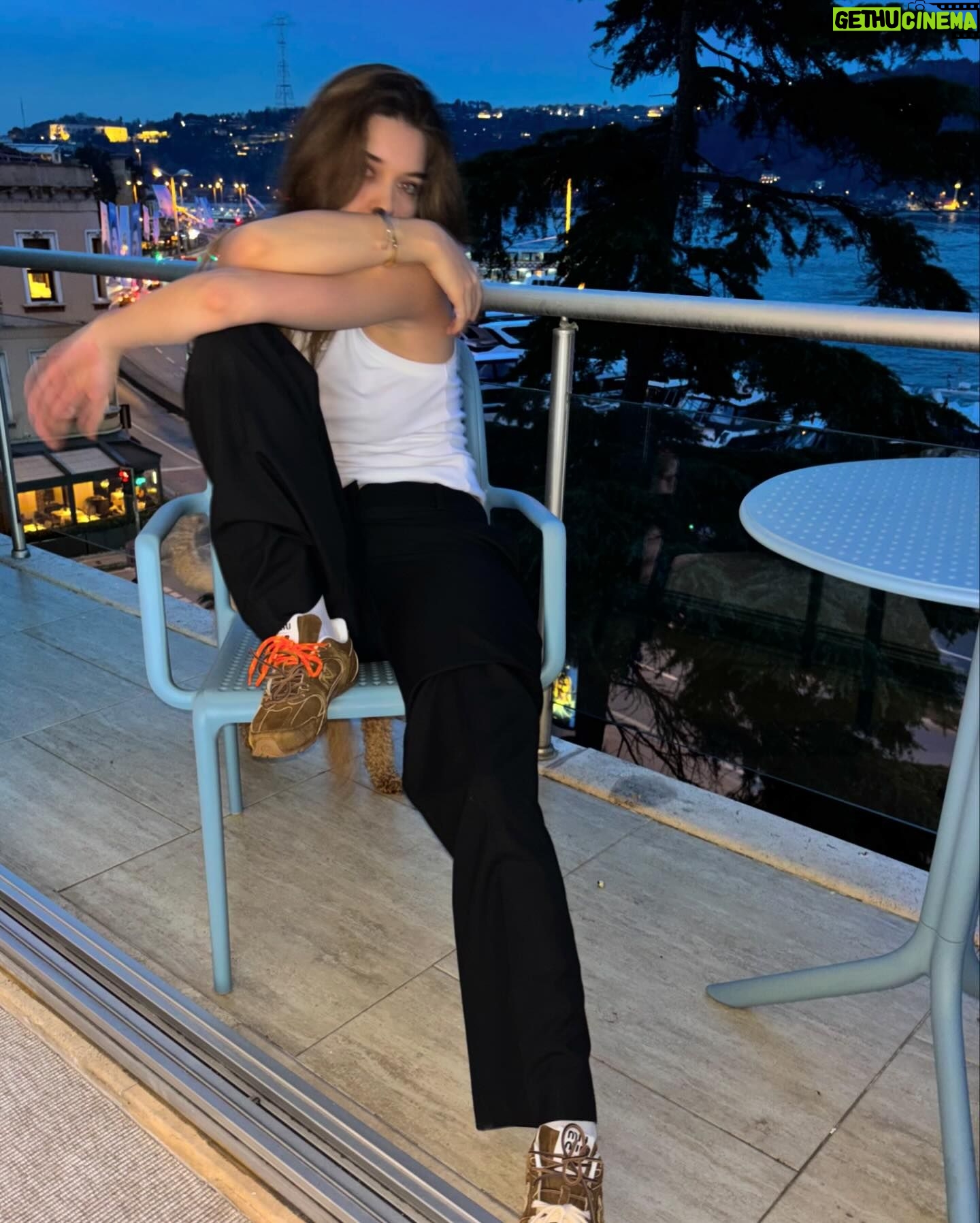 Afra Saraçoğlu Instagram - midweek crisis 🌪️