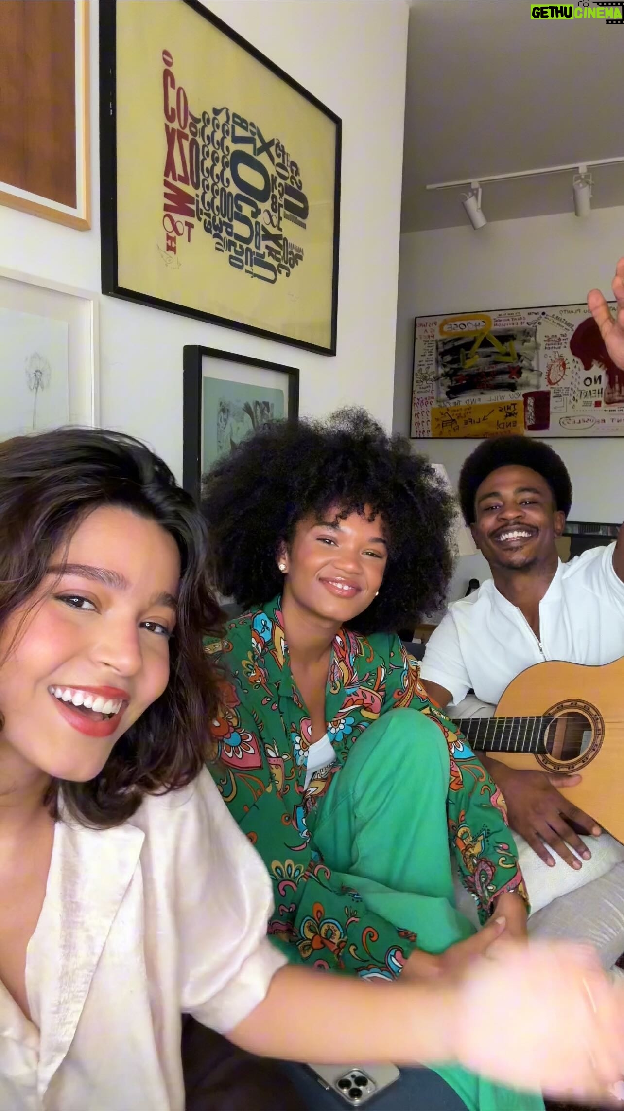 Agnes Nunes - 8.2K Likes - estamos muito ansiosos(as) com esse lançamento e é incrível poder compartilhar um pouco do processo e da nossa energia ✨
a música “Tudo Passa” sai hoje 00:00 em todas as plataformas digitais, ela foi produzida pelo @lucaslobo3l e faz parte do EP “Bagua Camp” onde vamos soltar uma música por dia!
estamos muito felizes e de coração cheio e grato por compartilhar nossa verdade e arte com o mundo de uma maneira tão bonita. nossa união significa muito pra nós, e nos temos nos dias mais difíceis, procuramos sempre ser luz um pro outro.
obrigada @tuliodek por ser fonte de inspiração pra gente, sua história, pensamento e arte nos eleva ao nível mais bonito de nossas almas. esperamos que gostem e ouçam muito, do nosso coração pro de vocês. ❤️🌴