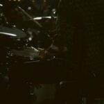Agnes Nunes Instagram - Os últimos dias foram de extrema importância para a agenda global com discussões sobre o futuro do planeta na @cop28uaeofficial Milhares de pessoas de centenas de países se reuniram em Dubai para uma programação de debates, apresentações e também artísticas. @agnesnunes e @mattsorum estiveram presentes para celebrar o mais recente acordo da @planetaryx.io em prol da emissão de créditos de biodiversidade. Arraste para o lado e confira algumas imagens da apresentação. Fotos: @extremehangout