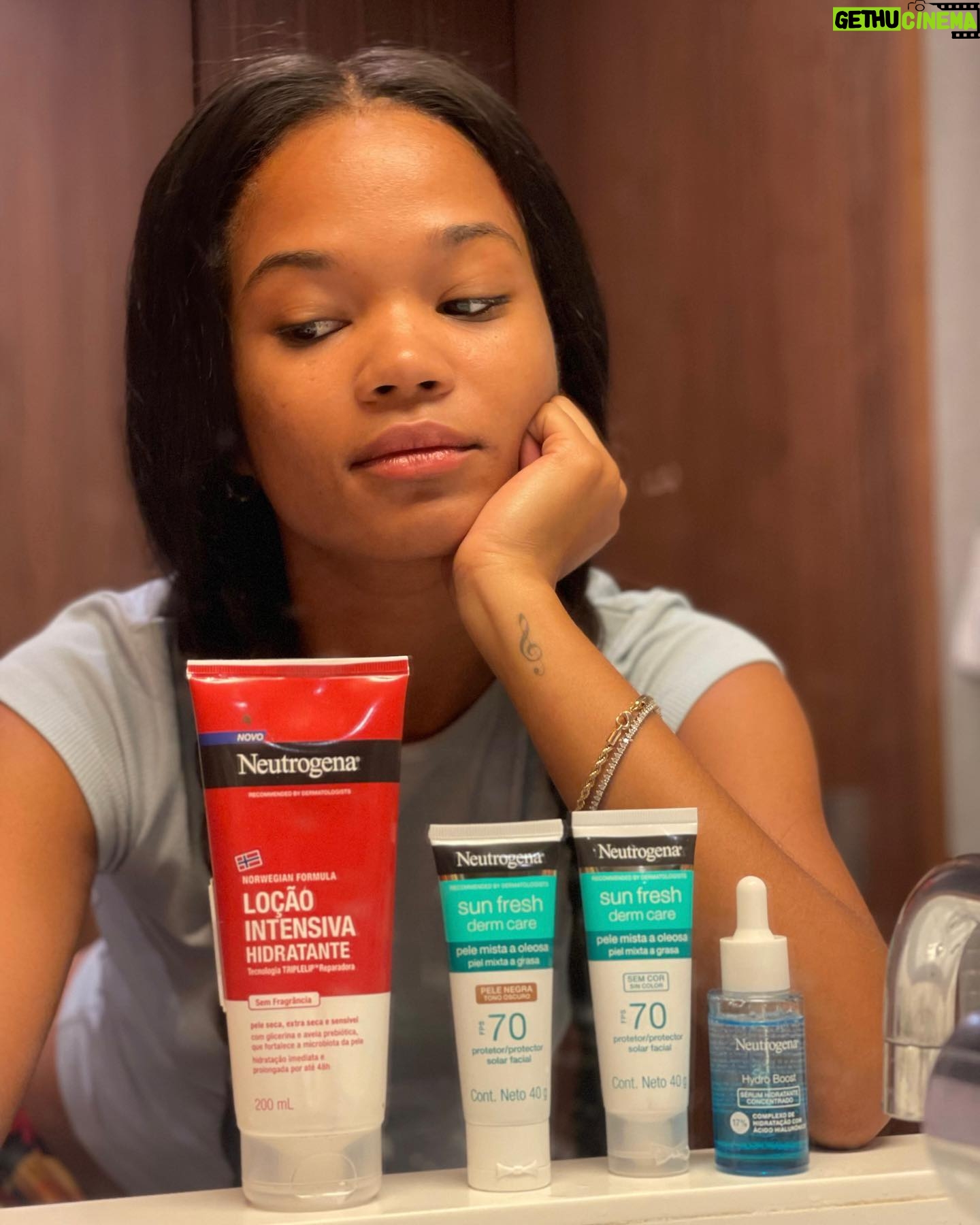 Agnes Nunes Instagram - Entre as minhas idas e vindas, algumas coisas permanecem comigo o tempo todo: as memórias dos lugares que eu visitei, das pessoas que conheci, dos trabalhos que me orgulhei e eles, os produtinhos @neutrogenabr . Estas são uma das primeiras coisas que coloco na mala ou na bolsa, que levo em todas as minhas andanças! Porque me ajudam a manter a minha rotina de cuidados assim como navego pela vida, com simplicidade e leveza. ⭐️🤍✨ #publicidade
