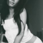 Agnes Nunes Instagram – selfies na janela