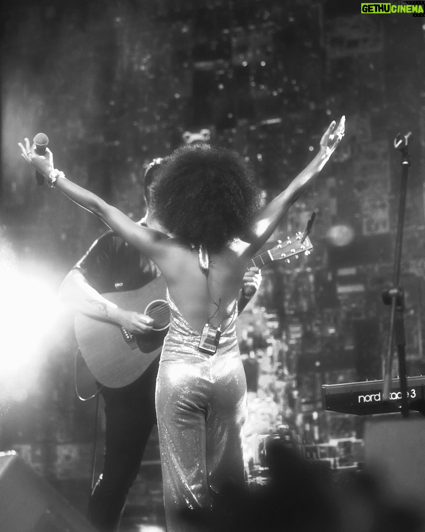 Agnes Nunes Instagram - obrigada @back2blackfestival 🖤 📸@mariapaulafreire