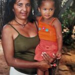 Agnes Nunes Instagram - De uns anos atrás, no colo de vó Terezinha… lá em Jericó-PB, onde passei minha infância. Espero que você esteja orgulhosa de nós, Aguinha, eu me esforço ao máximo pra cuidar de você e de manter você sempre perto de mim. Cuidem da criança interior de vocês sempre, ❤️