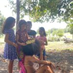 Agnes Nunes Instagram - eu tenho esperança, fé e muita gratidão pelas nossas crianças. Deixo essas fotos como registro dos últimos dias incríveis que vivi ao lado de pessoas que mudaram minha forma de ver o mundo, as estrelas, o nosso planeta. Portas se abriram e continuam se abrindo para que destinos do bem se cruzem sempre. Tive a oportunidade de ir para Maués- AM, terra do guaraná, junto do time incrível da @sthorm.io e o grande mestre @mattsorum . Conheci os nativos sateré-mawé, o que pra mim foi alho que mudou a minha vida, o olhar de cada uma dessas crianças me inspirou de uma forma diferente, intensa… me fez querer viver. Precisamos cuidar do que é nosso. Precisamos valorizar o que é nosso. E ter orgulho do que nós somos, olhando com pureza as coisas bonitas da vida, assim como uma criança. Ainda tive a oportunidade de fazer um show incrível com toda a energia do guaraná para o povo de Maués, que me recebeu com calor de alma e coração. Cantei ao lado de minha banda, e tive a honra de ter @mattsorum nos orquestrando e abençoando nessa noite tão incrível, na qual o povo me coroou de “Nossa Rainha do Guaraná”. Eu quero honrar esse título, quero levar Maués pra sempre comigo, e quero mostrar pro mundo o quão nosso Brasil é a coisa mais LINDA que já existiu. Obrigada, obrigada, obrigada. ❤️