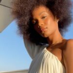 Agnes Nunes Instagram - Esse cabelo bagunçado que me leva pro céu (literalmente) 🌹✨🤍