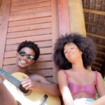 Agnes Nunes Instagram - cantando na varandinha da Bahia com @taylan.oficial ❤️ isso é @baguarecords 🌹