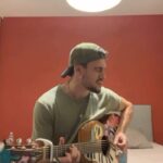 Agustín Bernasconi Instagram - Hola , hacia bastante no subía cantando. Los quiero🩶