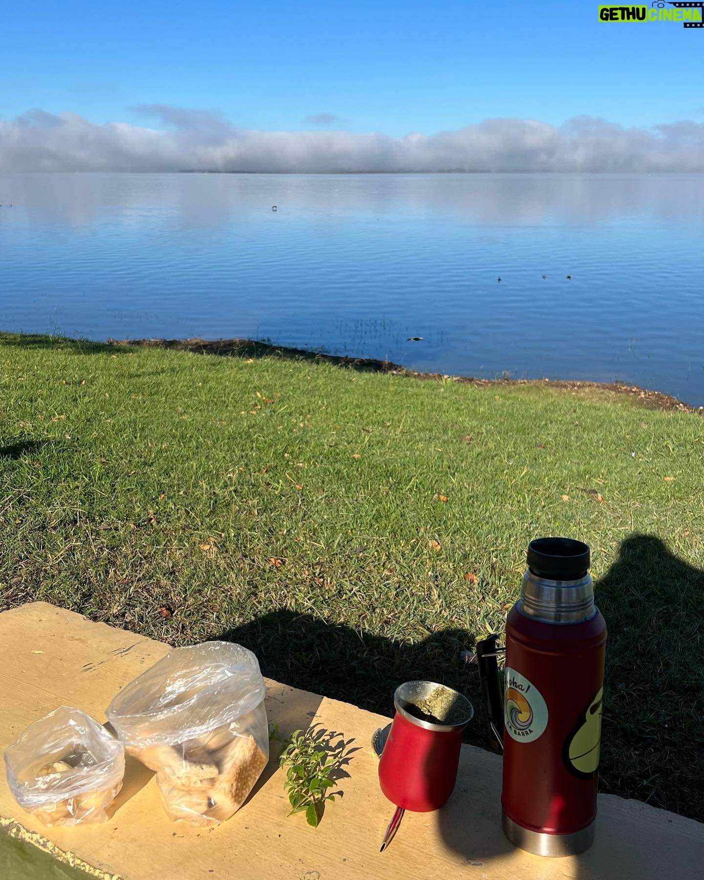 Agustín Bernasconi Instagram - Mi pueblo está cada vez más lindo 🙏🏽♥️ matecitos en el lago , que más se puede pedir ?