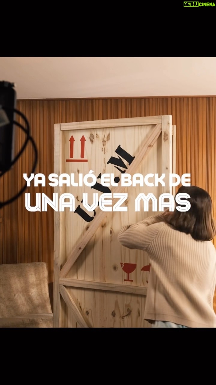 Agustina Cherri Instagram - Nada me gusta más que ver el back! Salió el detrás de escena de #unavezmas el video que hicimos con @abelpintos Míralo ya en @youtubelatam ❤️