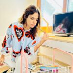Agustina Cherri Instagram - Alguien más preparando la vuelta al cole? El lunes arrancan mis hijos y armamos los sectores de estudio con el catálogo de Back to school de @easyargentina Hay de todo! No te lo pierdas! ❤️