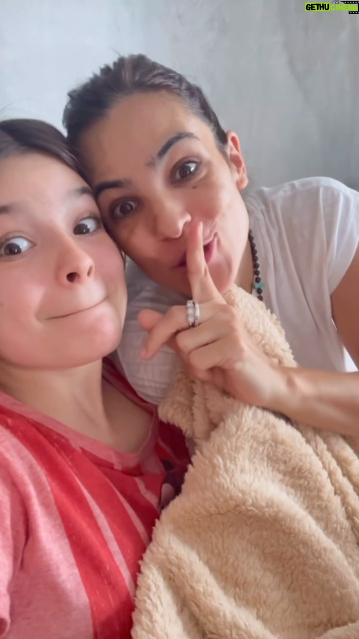 Agustina Cherri Instagram - Desde chiquita, Disney para mí es un lugar hermoso y seguro. Hoy comparto con Muna todo eso gracias a @disneyplusla, la magia de todas las historias que viví en mi infancia pasa de generación en generación. ¿Qué peli o serie les gusta más a ustedes? #ad