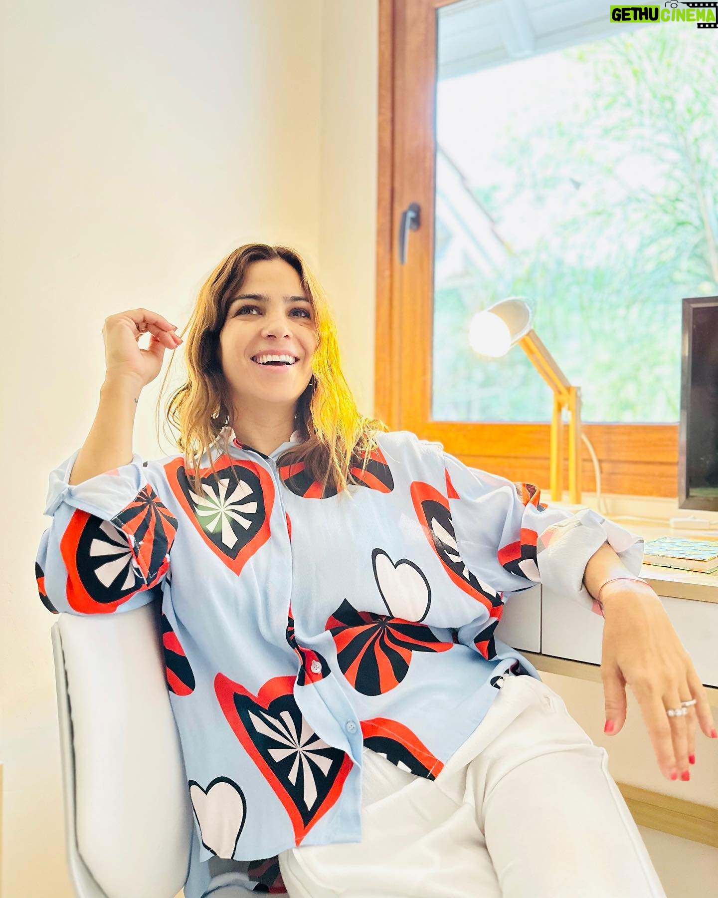 Agustina Cherri Instagram - Alguien más preparando la vuelta al cole? El lunes arrancan mis hijos y armamos los sectores de estudio con el catálogo de Back to school de @easyargentina Hay de todo! No te lo pierdas! ❤️