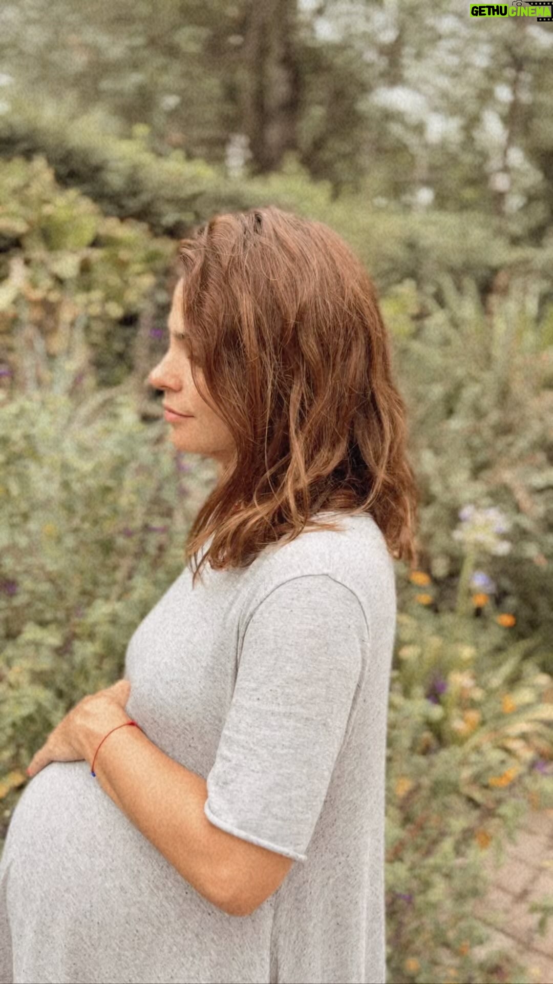 Agustina Cherri Instagram - “En la dulce espera” hace como yo y metete en el catálogo de @easyargentina y disfruta de todo para tu hogar 🏠 😍