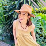 Agustina Cherri Instagram - Dicen que al mal tiempo buena cara 🧡🌈 @paulacahendanversoficial