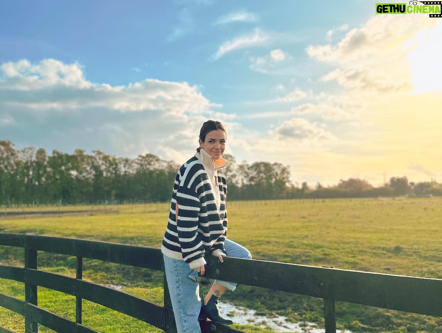 Agustina Cherri Instagram - Campo 🍁 @paulacahendanversoficial