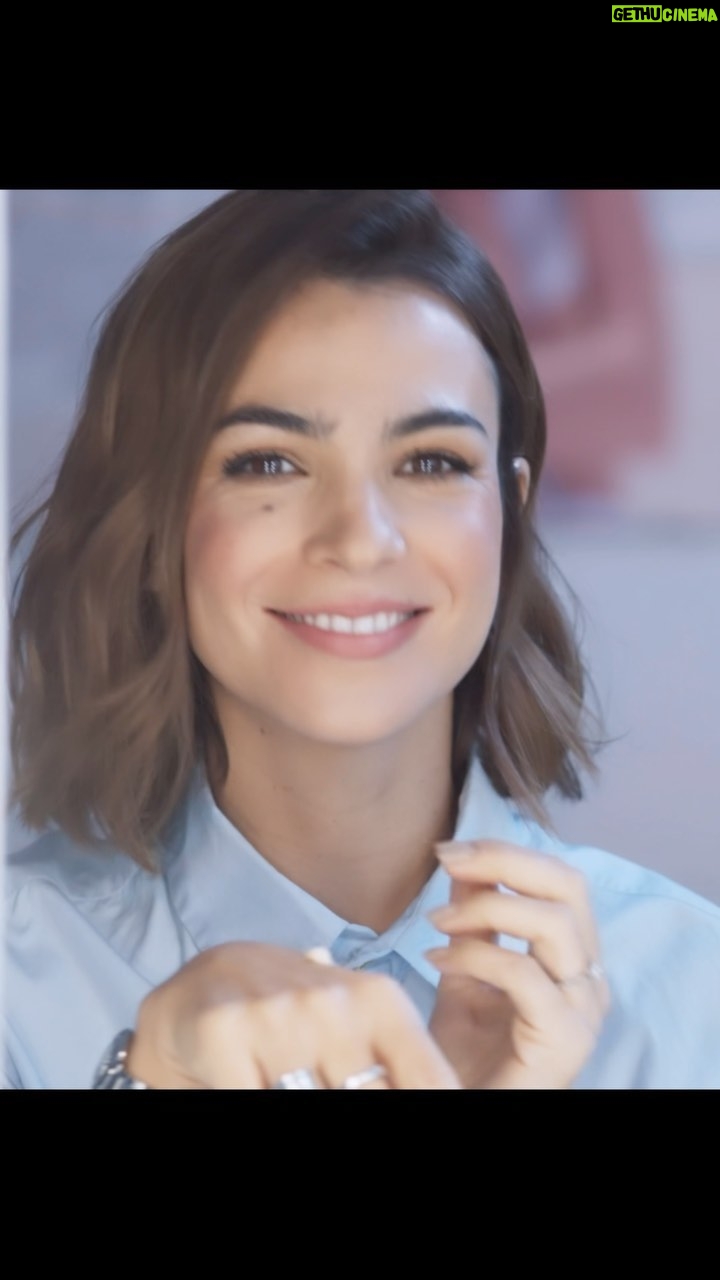 Agustina Cherri Instagram - Gracias @niveaargentina por traer esta brillante línea antimanchas a la vida! Inevitable a lo largo del tiempo no acumular ciertas manchitas: exposición al sol, embarazos 💙, genética son solo algunos de los factores que contribuyen a la creación de manchas. NIVEA lanzó esta línea espectacular que consta de un serum, un fluído de día con SPF 50 y una crema reparadora de noche. Tratamiento fácil, no invasivo y excelente!