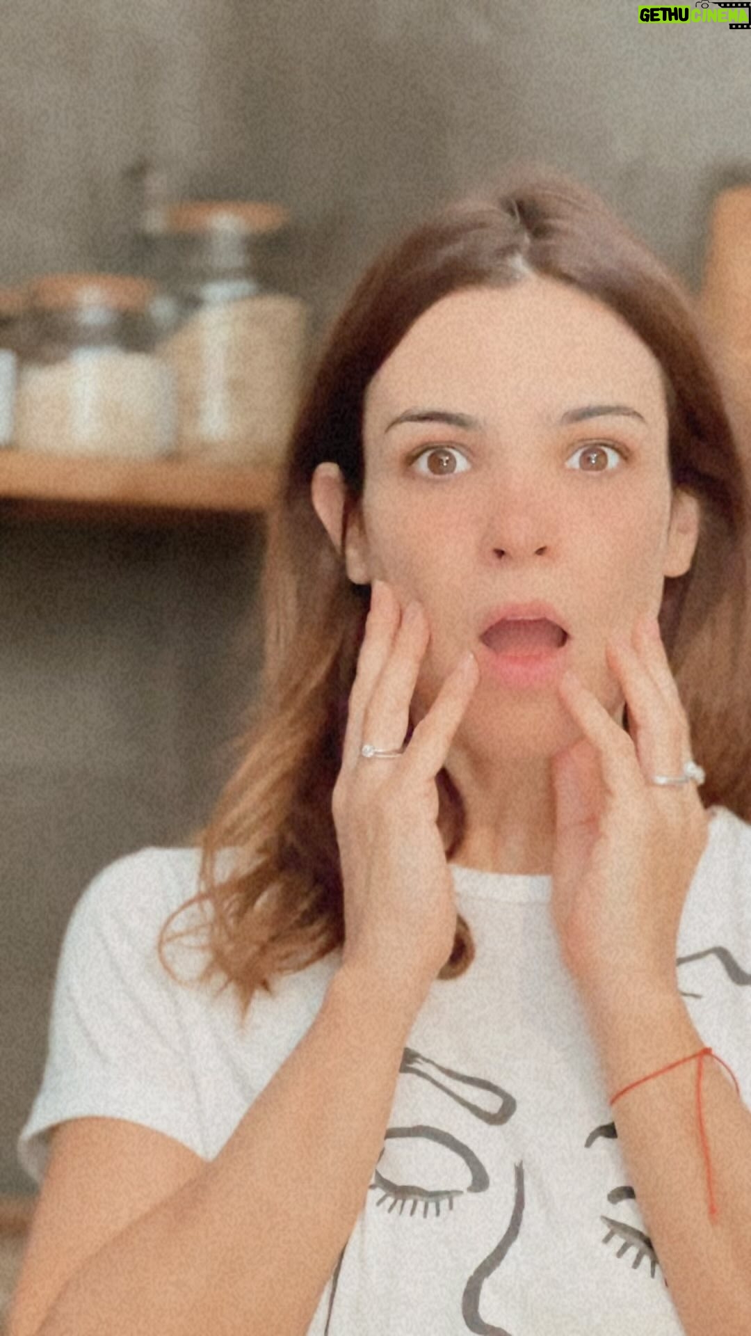 Agustina Cherri Instagram - ¡Miren lo que me llegó! Estoy súper emocionada y más para compartirlo con los chicos ✨🥰 Para los fan de Disney, les recomiendo que vean los nuevos productos de @atmafans en la web donde van a encontrar cafetera, tostadora y pochoclera 🪄💝 #disney #disneyfan #atma #atmafan #productosdisney