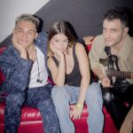 Agustina Cherri Instagram - Un día pidiéndome comprar entradas para ir a ver a @koinoyokanmusica y al poco tiempo en el escenario con ellos. Todo sigue su curso, todo se da de manera natural, ella avanza y nosotros la seguimos, ella aprende y nosotros la aplaudimos, ella brilla y nosotros la adoramos. Todo lo que sea tú Felicidad será la Mia. Gracias @eljereoro @el_toto_ok por invitarla, por ayudarla y por la posibilidad de compartir escenario con ustedes! Gracias @vickii_miranda por estar siempre con nosotras. Gracias @zoegotusso por tus palabras llenas de amor. Te amo @munapaulscherri