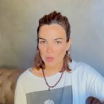 Agustina Cherri Instagram - Tip del día 💪👇 🍀El aceite de Prímula de @natieroficial es una gran alternativa natural para aliviar dolores premenstruales y molestias de la menopausia. 💜🌱 ❤️Cómo siempre les digo, consulten con su médico y también pueden escribirles a ellos, que los va a asesorar con todo 💪