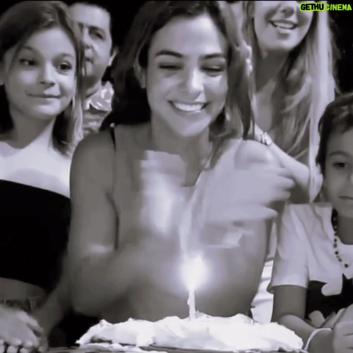 Agustina Cherri - 80.2K Likes - Estas cosas pasan cuando cumplís 40 años!
Gracias @agustinacherrifansok por la edición de este recorrido hermoso! Feliz cumpleaños para mi!