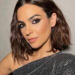 Agustina Cherri Instagram - Premios ACE Como siempre y para siempre… @vickii_miranda armando mi look @bettinafrumboli haciendo magia con sus manos y @nacholopezfagalde renovando mi pelo con un corte y un peinado que amo tanto como a él! @mariagorof @mergorof gracias por la perfección de tus vestidos! ❤️ @rickysarkany 🌈 @floboskis.stad