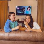 Agustina Cherri Instagram - Con Muna vimos mil veces #JuegoDeGemelas, llena de travesuras, emoción e intriga, un clásico! Nos quedamos con ganas de más, así que le mostré #ATodoRitmo en @disneyplusla y no podemos parar. Si son como nosotras, fans de la música y el baile, necesitan una buena dosis de CeCe Jones y Rocky Blue. Si hay música, hay Disney y si es con Muna, me siento como en casa. #ad ❤️