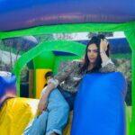 Agustina Cherri Instagram - ALBA CUMPLIÓ 4 AÑOS 🦄 Fue un domingo de verano, con súper clásico, pizza party, juegos y brillos. Gracias a todos por venir ❤️ Gracias @may_ariadna por ayudarme. 🍕 @pizzapartykingcatering 🌈 @deliveryfun ✨ @glitterfactoryok 1. Una madre post fiesta de cumple 2. Momento piñata 3. Siempre comiendo 4. Pelos locos 5. Mi niña más grande 6. La torta 7. Boca river del amor 8. Mi perdición 9. Madre e hijo @catalinamorano_ 10. La cumpleañera