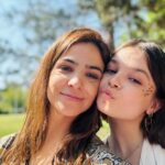Agustina Cherri Instagram - ALBA CUMPLIÓ 4 AÑOS 🦄 Fue un domingo de verano, con súper clásico, pizza party, juegos y brillos. Gracias a todos por venir ❤️ Gracias @may_ariadna por ayudarme. 🍕 @pizzapartykingcatering 🌈 @deliveryfun ✨ @glitterfactoryok 1. Una madre post fiesta de cumple 2. Momento piñata 3. Siempre comiendo 4. Pelos locos 5. Mi niña más grande 6. La torta 7. Boca river del amor 8. Mi perdición 9. Madre e hijo @catalinamorano_ 10. La cumpleañera