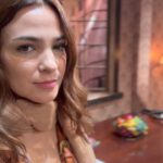 Agustina Cherri Instagram - Volver al teatro Conocer a mis compañeros arriba y abajo del escenario Caminar por corrientes Reconocer decorados Probar sonido Tener rituales Charlas de camarines Tentadas que disimular Siempre algo nuevo que probar Nunca dejar de jugar @votemoslaobra Estreno 6 de abril en el @teatrometropolitanok @murielsanta.ana @carportaluppi @gustigarzon @juangilnavarro @tomaskirzner @virginia_lago_ok @alandaicz Dirige @baronedan Produce @elchuecosuar @preludio.producciones