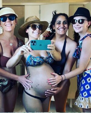 Agustina Cherri Instagram - Algunas de los últimos tiempos
1. 3 de los 4 🐥
2. Ensayando “Votemos”
3. Panza y amigas
4. Fiesta con mi amor
5. Cuando el recién nacido pega un estirón ❤️