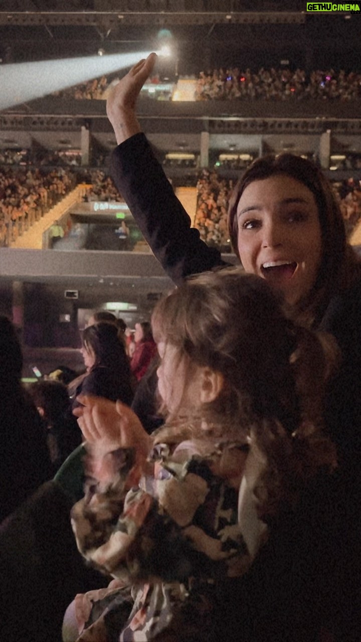 Agustina Cherri Instagram - Modo vacaciones de invierno en Buenos Aires, teatro y comida rica la mejor opción! En @novotelbuenosaires esta @patio.378 que presentando tu entrada al teatro tenes descuento!!! Opciones vegetarianas riquísimas y la mejor atención ❤️