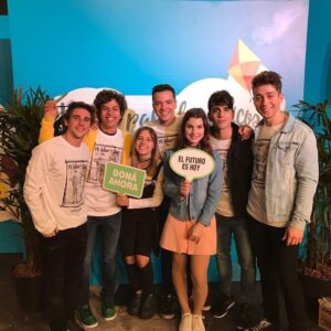 Agustina Palma Instagram - Se cumplen 7 años de #o11ce  @disneyplus 
Algunos de ustedes siguen ahí,acompañándome en cada paso que doy, cada sueño cumplido, cada trabajo, experiencias y aventuras. 
Tenía 20 años, miro para atrás y veo todo el camino hasta aquí, que bonita es la vida, cuantas experiencias, cuantos recuerdos, cuánto mundo vino después de esto! Gracias universo por esta increíble oportunidad, por este equipo de oro, gracias @disneyplusla por confiar en mí para ser Martina Markinson y una vez más abrirme las puertas.
120 episodios
Dos temporadas
Dos años y medio de trabajo. 

Completamente agradecida 🙌✨ 
#martinamarkinson #disneyplus