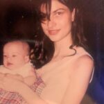 Agustina Palma Instagram - De las mujeres más fuertes, guerreras y valientes que conozco. Todo lo trasformas, con inteligencia, amor y perseverancia. Cada sueño cumplido compartido contigo se vuelve mejor todavía! Y es que he sido una afortunada por tenerte como madre. Aprender de toda esta inmensidad que eres me hace hoy la mujer que soy! ✨ Gracias por enseñarme y alentarme siempre, y por hacer sonar el teléfono cuando más lo necesito! Desde la distancia hoy (y ya casi sin entender cuando se festeja este día en cada país) te festejo todos los días!! Feliz día mamá @espejoconstanza 🤍