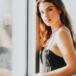 Agustina Palma Instagram - Un amigo me hizo esta pregunta una vez: El reloj de arena de TU vida pasa ¿Qué estás haciendo con ella? Y hoy estoy feliz de contarle en lo alto, al cielo, gritándole de alegría, que estoy viviendo la vida como él me dijo una vez siendo niños! Gracias por enseñarme tanto amigo mío @sebastian_athie 🚀🔥 Los cambios dan miedo, aterran, se siente en las tripas. Cada decisión te lleva a un nuevo cambio, un nuevo camino en tu vida. Pero qué bonito es cuando miras para atrás y sabes que esa decisión fue la que te llevó a tu mejor versión. Hoy quiero preguntarte a tí, ¿eres consciente de este reloj de arena que pasa? Porque no hay nada que lo detenga, solo puedes hacer que pase con alegría, disfrute y consciencia de cada momento. ¿Estás viviendo la vida que quieres? 🚀 PH. @solart.photographystudio 📸