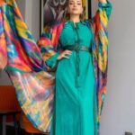 Ahlam Zaimi Instagram - De loin ma meilleure marque marocaine🇲🇦 conçue par des femmes marocaines pour mettre en avant notre beau patrimoine marocain. Ravie de faire partie de cette belle aventure depuis des années. Et quand c'est fait par amour ça donne ça💐 @kounouz.officiel Vous validez?😊