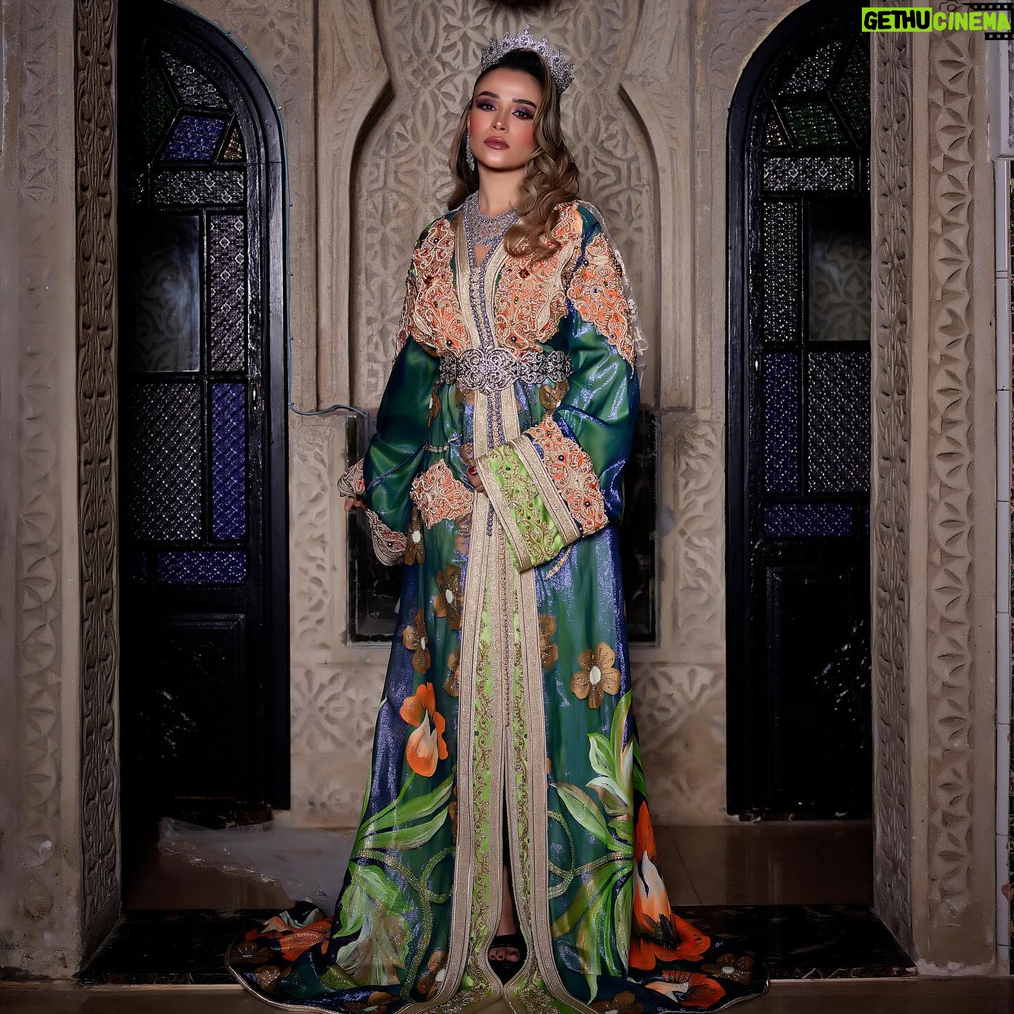 Ahlam Zaimi Instagram - Feel like queen 👸 🇲🇦 Make Up , Hair @olivia.beauty.studio.tanger Caftan And accessories @olivia.beauty.studio.tanger Stylisme : @larinihouda DA : @medinaagency Photo :@nano_photgraphy_ Location :@riadamelia DA: @rabie.akhrif . #maroc #morroco #caftan #caftanmarocain #mariage #beldi #tradition #tetouan #tanger #hociema #love