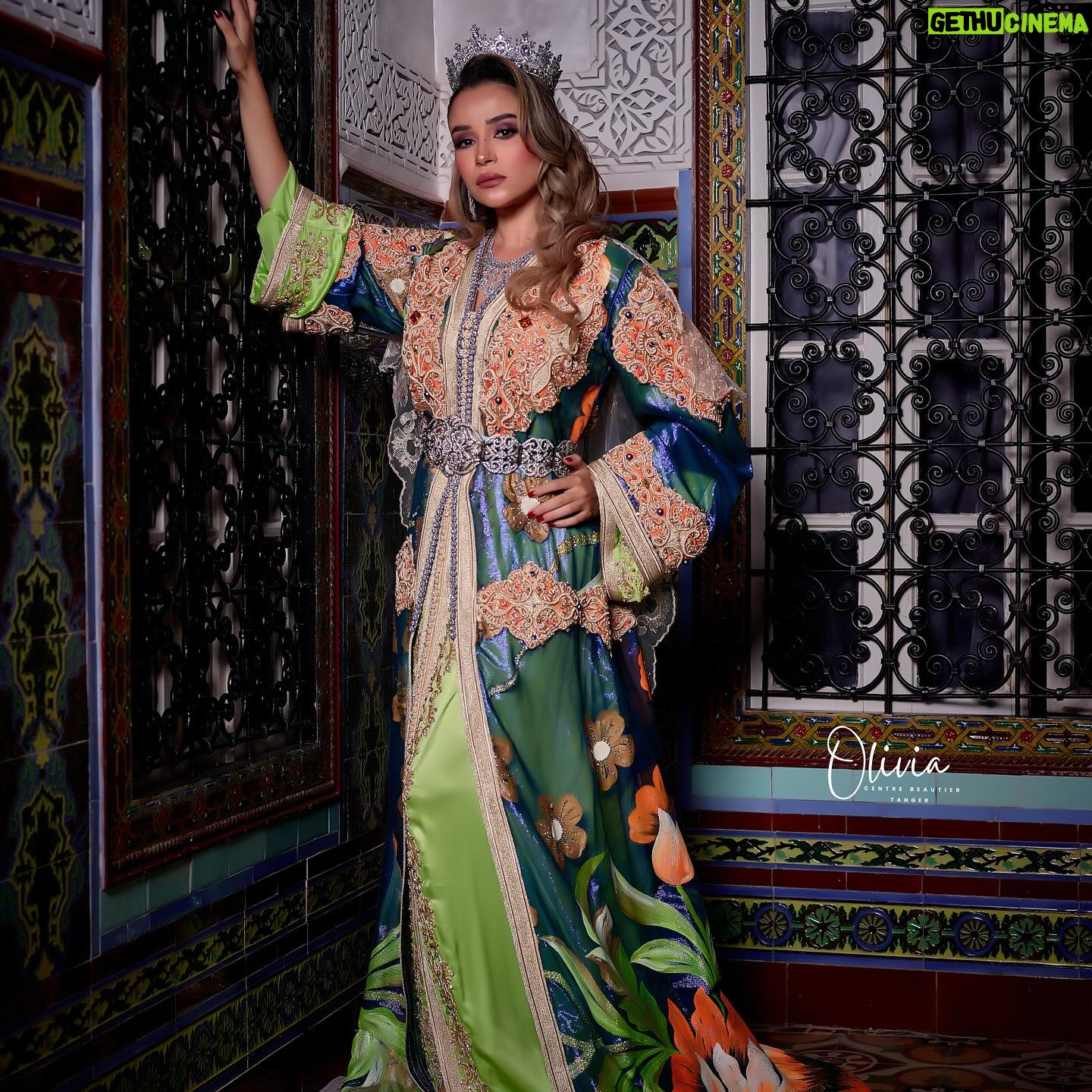 Ahlam Zaimi Instagram - Feel like queen 👸 🇲🇦 Make Up , Hair @olivia.beauty.studio.tanger Caftan And accessories @olivia.beauty.studio.tanger Stylisme : @larinihouda DA : @medinaagency Photo :@nano_photgraphy_ Location :@riadamelia DA: @rabie.akhrif . #maroc #morroco #caftan #caftanmarocain #mariage #beldi #tradition #tetouan #tanger #hociema #love