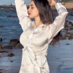 Ahlam Zaimi Instagram - Voici ma routine skin care naturelle efficace et douce 😍 Il s’agît d’algologie qui nous vient directement de France, plus précisément de la Bretagne🇲🇫 Grâce à ses composants à 95% d’ingrédients naturels ☑️ algologie propose plusieurs gammes à base des algues, des plantes du bord de mer, des minéraux, des huiles végétales et actifs marins...👌 Une innovation brevetée avec son coeur de formule qui est le algo 4✨️ Cette innovation va permettre à votre peau de se protéger, s’oxygener, se stimuler et s’hydrater. Vous allez adorer ses textures légères et veloutées qui fondent instantanément sur la peau. Sans oublier leurs parfums frais et delicats. Un reel voyage sensoriel 🌊 Ps: soins naturels, 0% PEG, PARABÈNES, HUILE MINÉRALE, PHTALATE, PHÉNOXYÉTHANOL ET SILICONE.