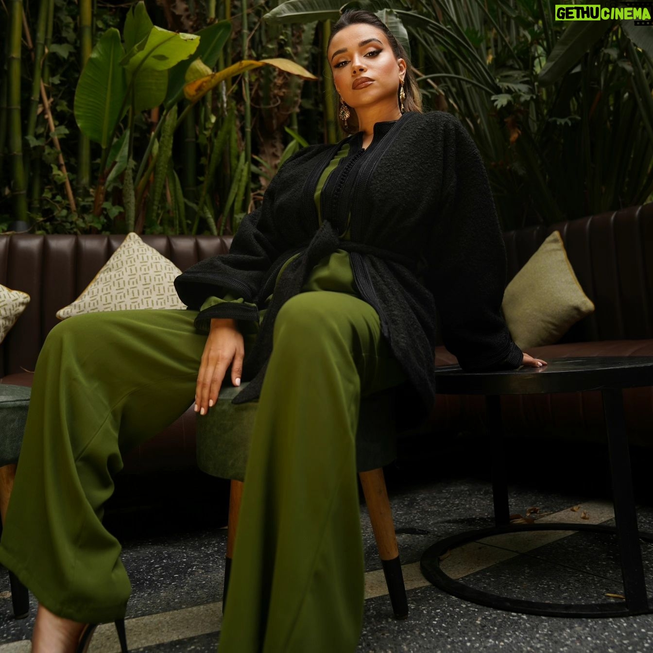 Ahlam Zaimi Instagram - كل عام و انتم بألف خير 😉✨️ . Wearing @kounouz.officiel MUA @hasnaafriki Photo credit @kreativeaub DA @simoelalaouii Location @hotelgauthier