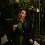 Ahlam Zaimi Instagram - كل عام و انتم بألف خير 😉✨️ . Wearing @kounouz.officiel MUA @hasnaafriki Photo credit @kreativeaub DA @simoelalaouii Location @hotelgauthier