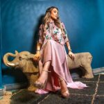 Ahlam Zaimi Instagram - Another one 💗 Photo credit @zakaria_latouri Tenue by @kounouz.officiel Make up and hair @kenzalazrakmakeup D.a @simoelalaouii Location @kamanja55_casablanca #ramadan #ramadan2024 #trend #fyp #fypシ #morocco🇲🇦 #proudlymoroccan ✨️