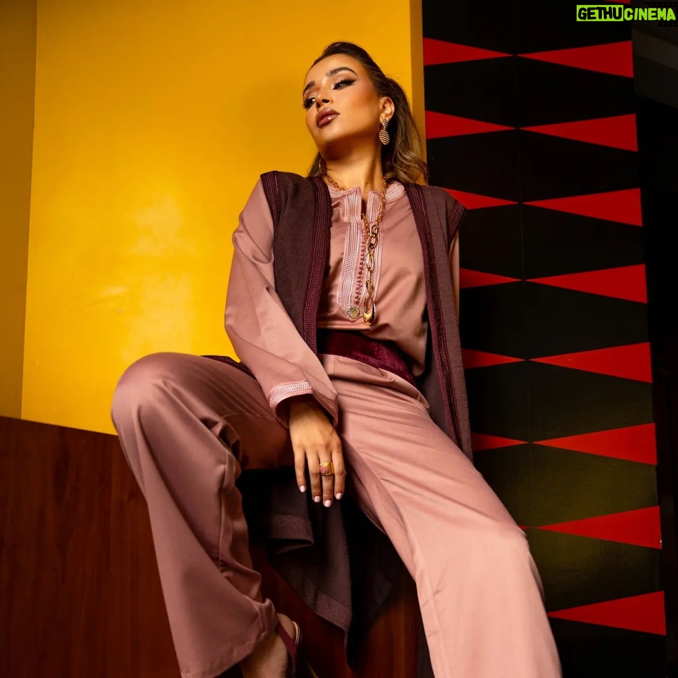 Ahlam Zaimi Instagram - With love. . Wearing : @kounouz.officiel Photo credit : @kreativeaub Mua : @hasnaafriki Da @simoelalaouii Location : @hotelgauthier