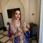 Ahlam Zaimi Instagram – Late post ✨️
Can’t get enough of this look.
Caftan @sahar_raja_designer_ 
Hair and makeup @badr_el_anaami 
Accessoires @lasentinellecasa  @miratendance 
Styled by @othmanessahat 
Location @fairmontlamarinarabatsale