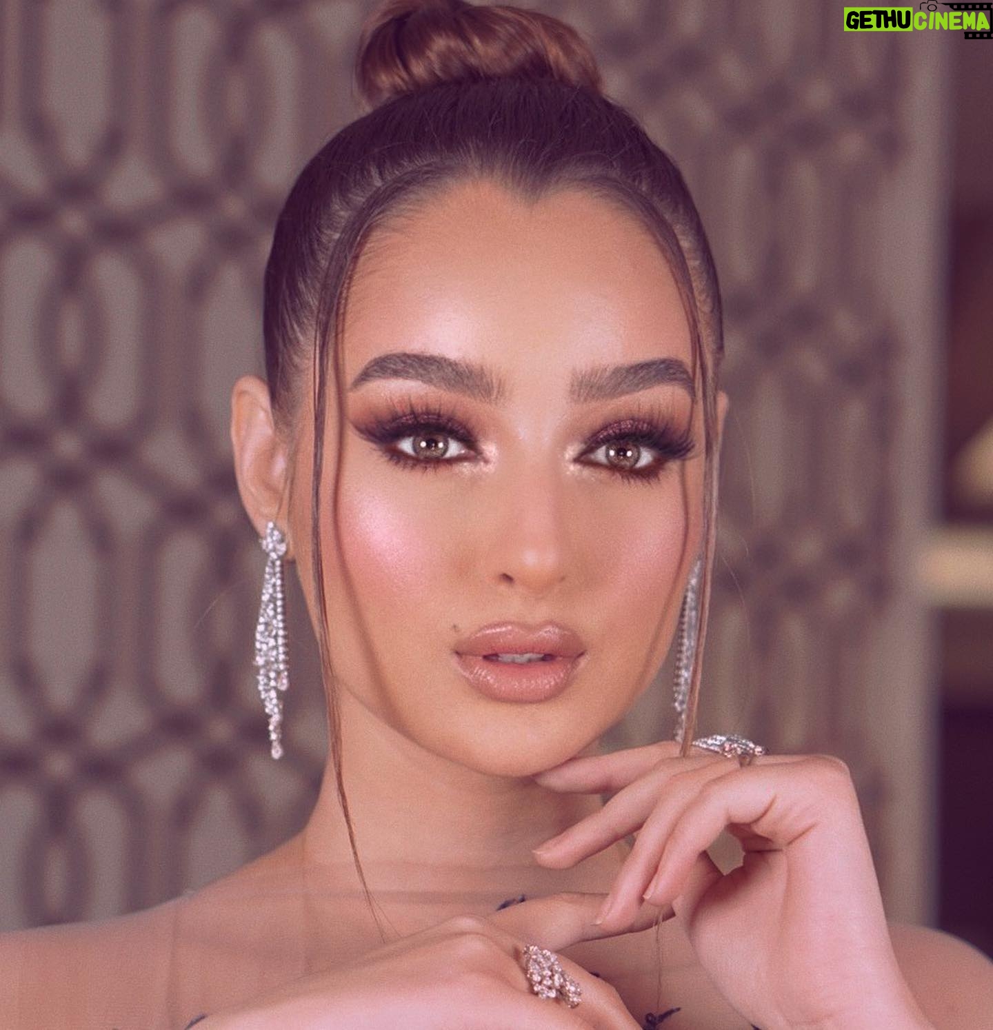 Ahlem Fekih Instagram - We’re all golden sunflowers inside Make up by @dinaragheb Jewelry @iramjewelry_ Hair by @haithamdahab00